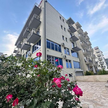 Deor Hotel Shëngjin Exteriör bild