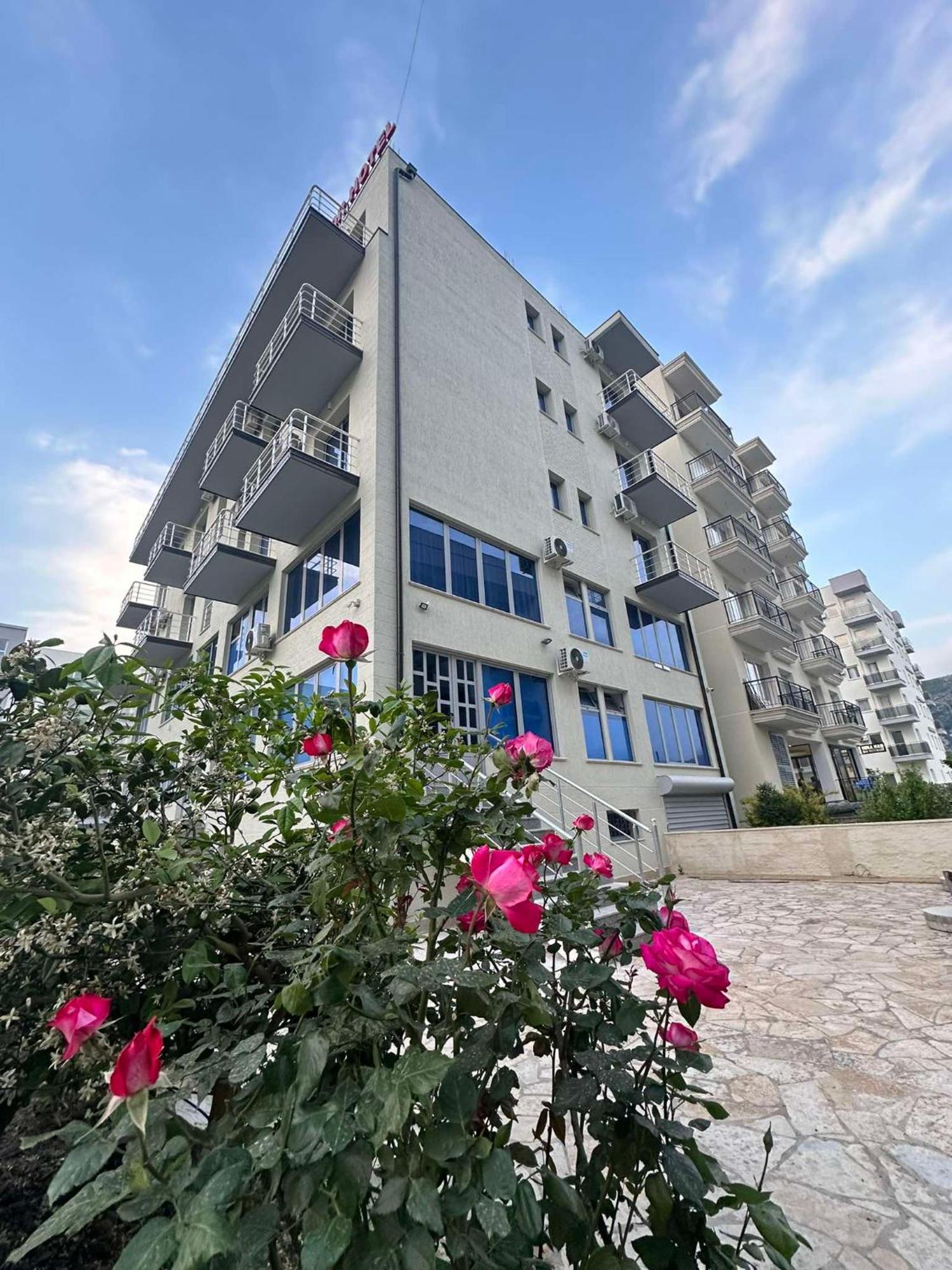 Deor Hotel Shëngjin Exteriör bild