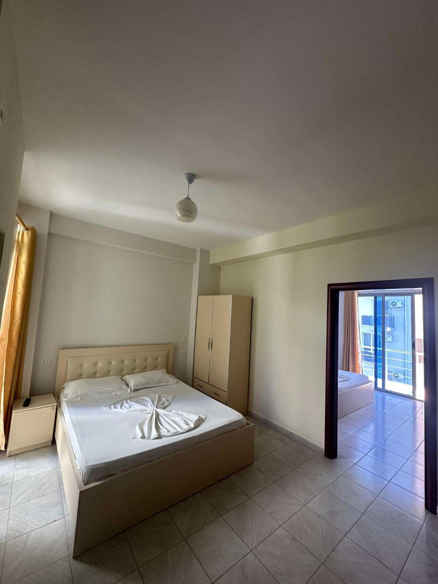 Deor Hotel Shëngjin Exteriör bild