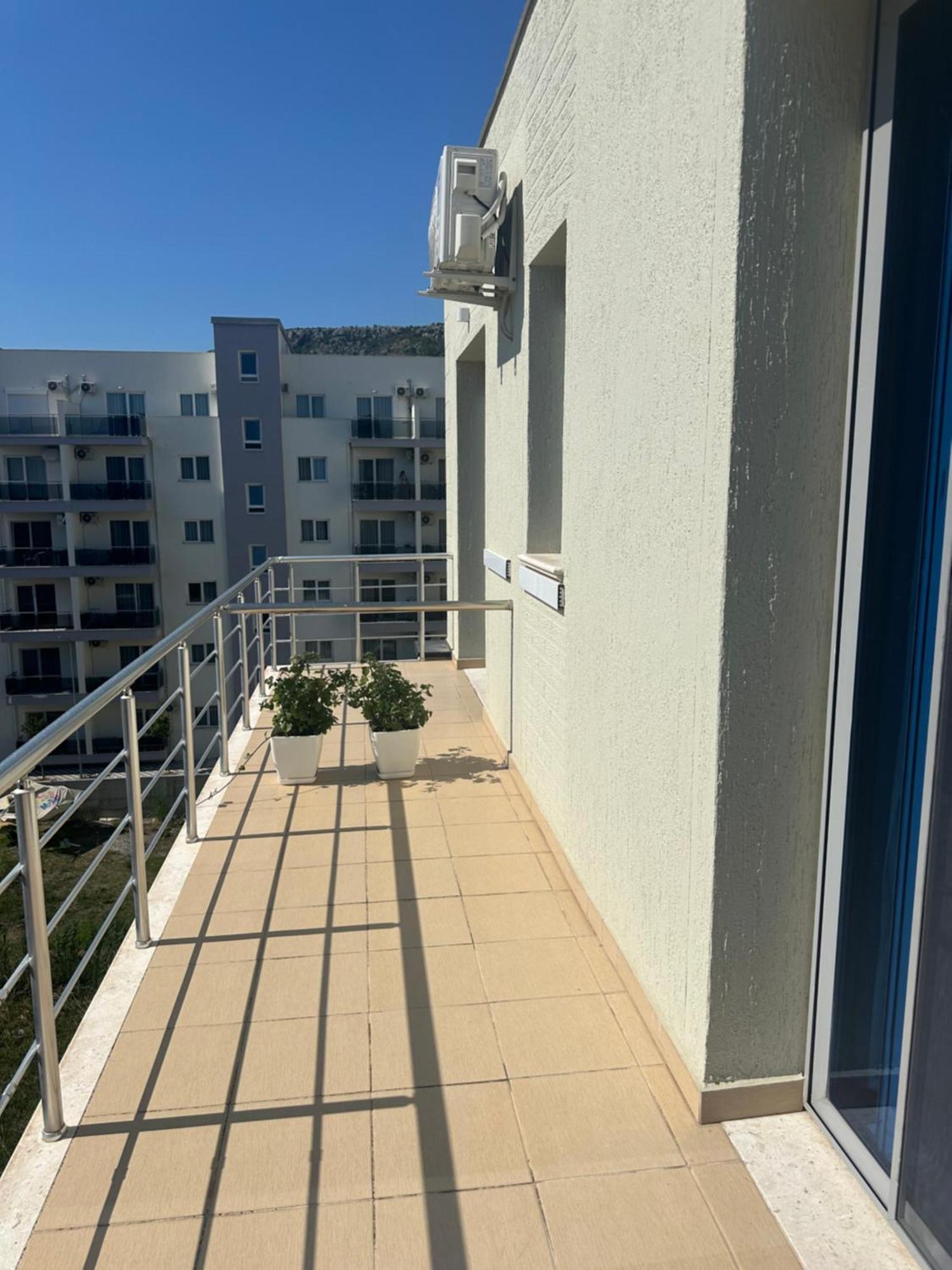 Deor Hotel Shëngjin Exteriör bild