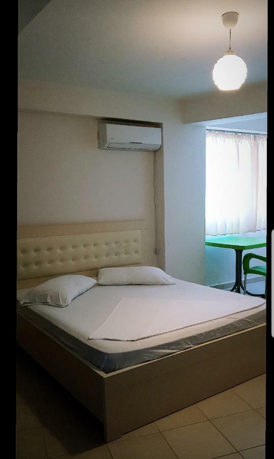 Deor Hotel Shëngjin Exteriör bild