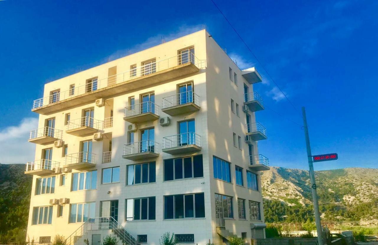 Deor Hotel Shëngjin Exteriör bild